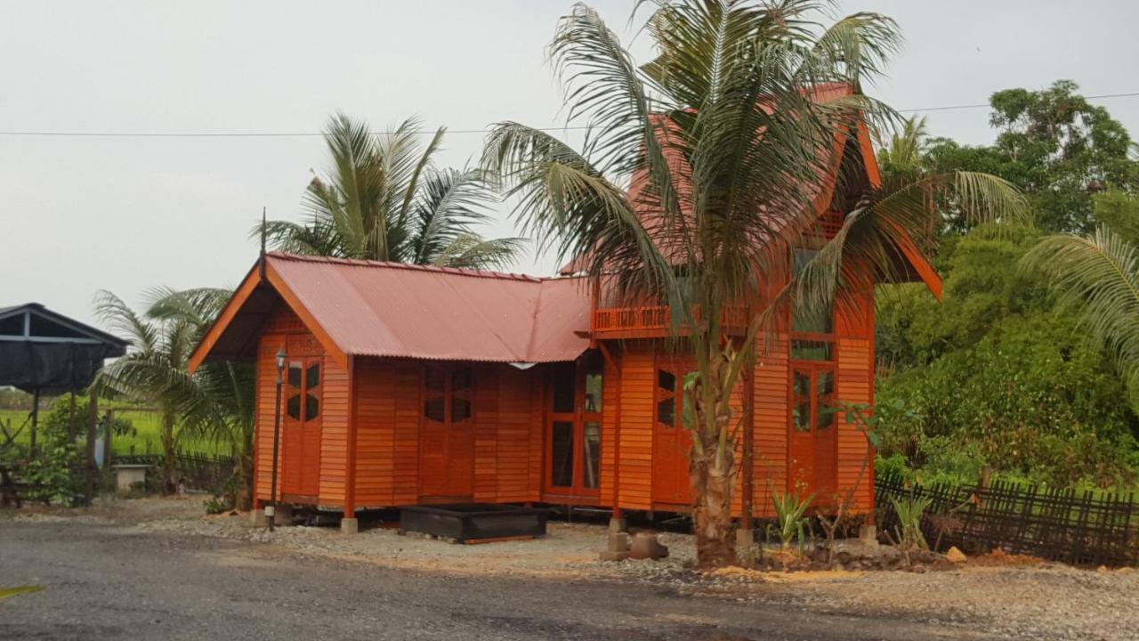 Kurau Inn Farmstay Kuala Kurau Екстериор снимка